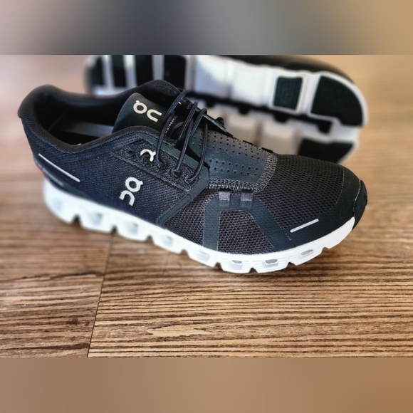 Size 10 - Women's On Cloud 5 Black/White - Picture 9 of 12